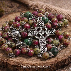 Rosario con rosario in rubino e zoisite - Pietra portafortuna di luglio - Regalo cattolico per battesimo, cresima, prima comunione