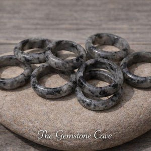 Anello con pietra preziosa di labradorite nera - Anello impilabile Boho