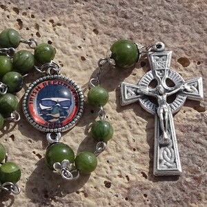 Keltische rozenkrans, Iers katholieke rozenkrans, Keltisch kruis, jade rozenkrans, geboortesteen maart, Keltische rozenkrans, edelsteenrozenkrans, gebedskralen, maagd Maria