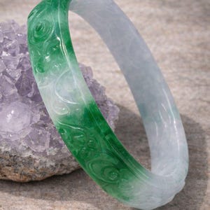 彫刻されたグリーン翡翠のバングルブレスレット、宝石ジュエリー（57.80 mm）