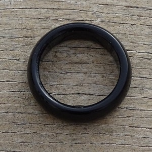 Black agate ring,crystal ring,agate band ring,stone ring,black agate finger ring,black onyx ring,rocks,stones,gems,minerals,gemstone ring