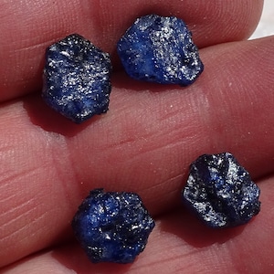 Rohe Saphir Ohrringe,blaue Saphir Ohrringe,Edelstein Ohrringe,hypoallergen,Kristall Ohrstecker,Mode Ohrstecker,Chirurgenstahl,Rohsteine