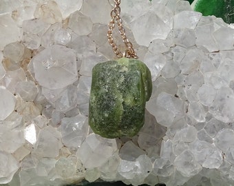 Raw emerald necklace,rough emerald necklace,raw crystal necklace,chakra reiki,wicca wiccan,pagan shaman,emerald green,rocks gems minerals