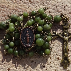 Keltische rozenkrans, Iers-katholieke rozenkrans, ave maria, jade-rozenkrans, geboortesteen maart, keltische rozenkrans, edelsteenrozenkrans, gebedskralen, maagd Maria