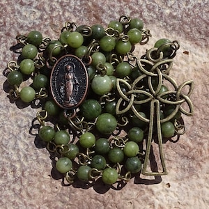 Keltische rozenkrans, Iers-katholieke rozenkrans, ave maria, jade-rozenkrans, geboortesteen maart, keltische rozenkrans, edelsteenrozenkrans, gebedskralen, maagd Maria