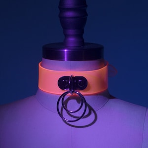 Ras de cou UV rose néon : collier avec joint torique en vinyle PVC, réactif à la lumière noire image 1