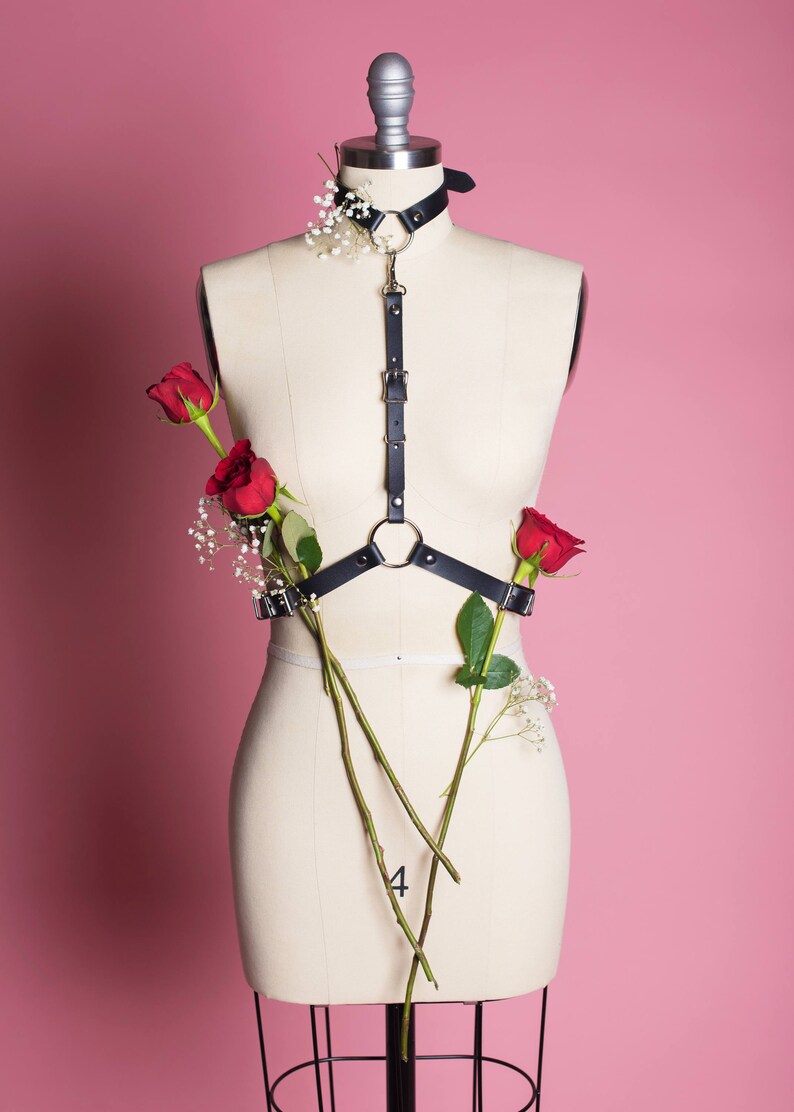 ARNÉS ESBELTO - Cinturón de arnés gótico fino - Vinilo PVC transparente - Gargantilla - Estilo minimalista - Nugoth - Moda alternativa - Cuero vegano Black Vegan Leather