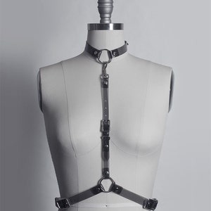 ARNÉS ESBELTO - Cinturón de arnés gótico fino - Vinilo PVC transparente - Gargantilla - Estilo minimalista - Nugoth - Moda alternativa - Cuero vegano Translucent Smoke