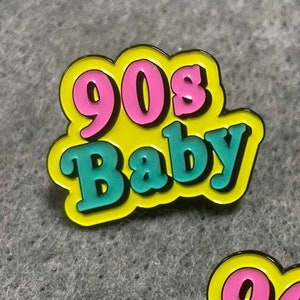 90er Jahre Nostalgie Emaille Pin in Neon Pink, Petrol, Gelb - Retro Mode Accessoire