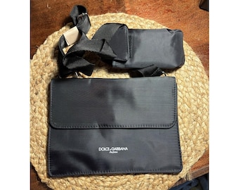Bolsa transversal de nylon preta DOLCE & GABBANA Parfums, capa para celular, nova e vintage.
