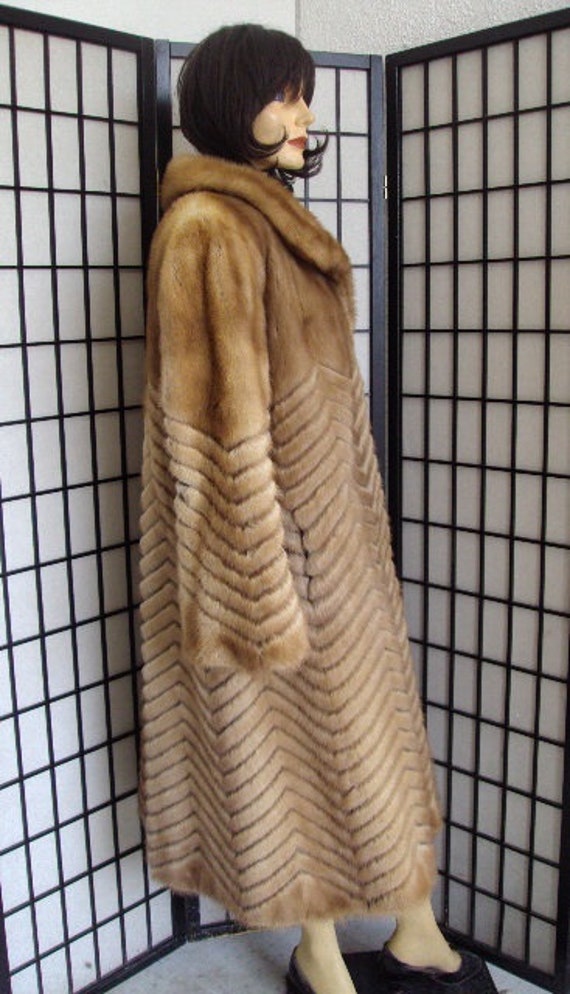 Excellent Natural Pastel Mink Fur Coat For Women … - image 2
