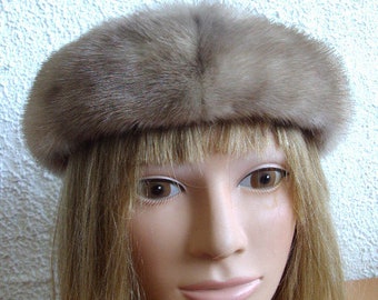 1950s Old Money MINK Shawl From W. H. Ewing & Son Satin  display picture 3