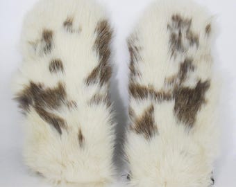 Luvas femininas de couro, tamanho pequeno, em tom natural de menta, com forro de pele de coelho branco e marrom.