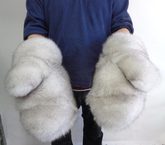Saga blue fox fur double side stole and mittens