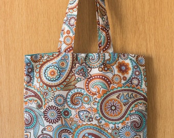 Bolso con estampado paisley y estuche