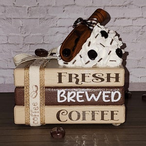 Mini estantería de libros "Café recién hecho" de Cafe Au Lait, temática de café, decoración de barra de café, decoración de bandeja escalonada, regalo de café, estantería de libros, regalo, café