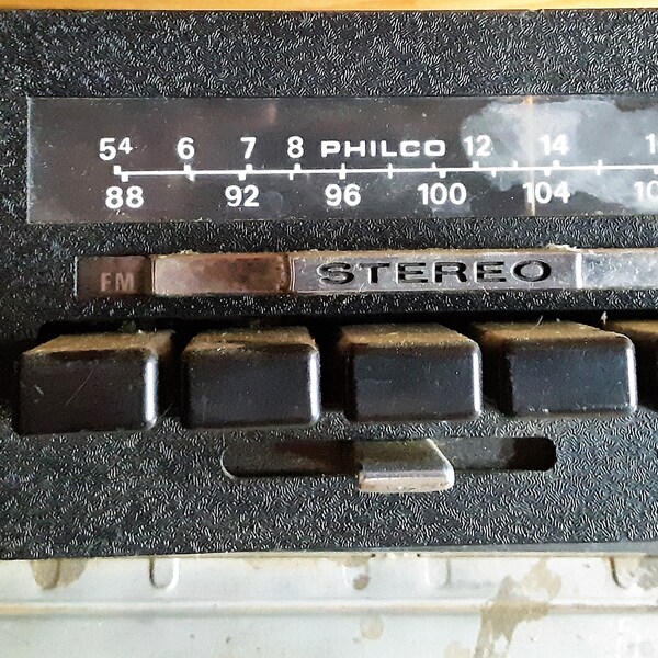 Vintage Ford Radio