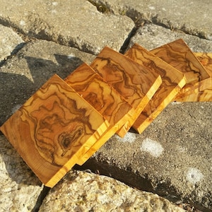 10 olive wood tiles, flat (approx. 5.5 x 5.5 x 0.6 – 0.9 cm) DIY raw wood