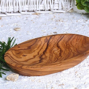 Bowl oval MITTEL made of olive wood
