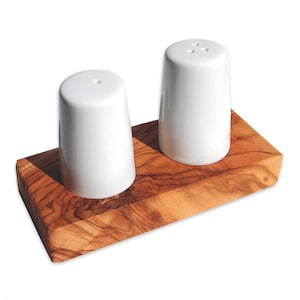 Salt & pepper shaker ALBERT made of olive wood image 1