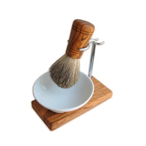 Support de rasage KLASSIK PLUS en bois d'olivier avec blaireau en poils synthétiques végétaliens, avec bol incliné en porcelaine