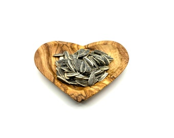 Herz Schale aus Olivenholz – Flache Holzschale ca. 14 cm breit