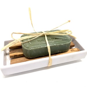 Gift basket RELAX_01 olive wood white soap dish olive soap