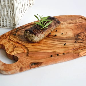 Personalizable natural steak board with grip tab and groove, approx. 36 – 39 cm made of olive wood engraving cutting board kitchen board