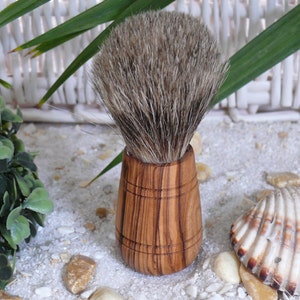 Shaving brush SIR GEORGE with Badger hair & olive wood image 2