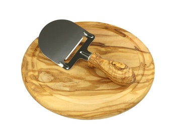 Classic cheese slicer DESIGN with round cheese board, ø 22 cm made of olive wood