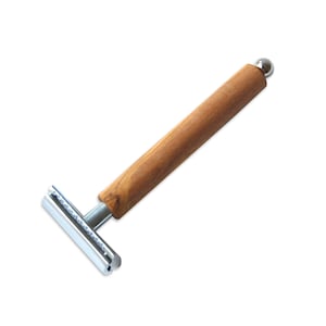 Safety razor KLASSIK WATZMANN LUXURY with olive wood handle