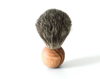 Shaving brush RONDO made of badger hair or vegan synthetic hair, with olive wood handle