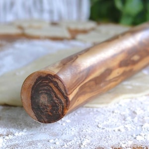 Rolling pin DESIGN (approx. 30 cm / ø 3 cm) made of olive wood
