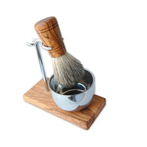 Support de rasage KLASSIK PLUS en bois d'olivier comprenant un blaireau avec poils de blaireau et un creuset métallique en acier inoxydable