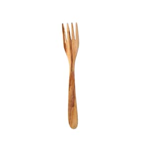 Peut inclure: Une fourchette en bois avec quatre dents et un long manche. La fourchette est faite de bois brun clair avec un motif de grain naturel. L'ustensile est conçu pour manger et servir des aliments.