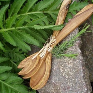salad servers small approx. 21 cm / 8.2 inches made of olive wood image 4