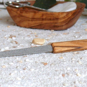 Nail file with handle of olive wood image 1