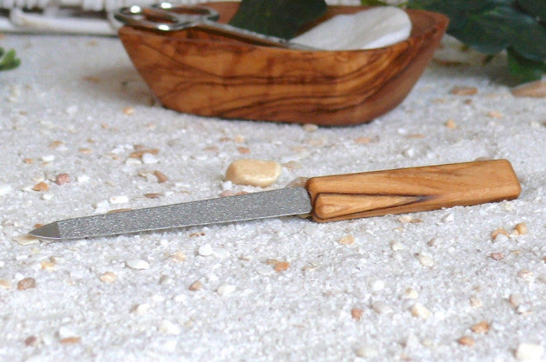 Nail file with handle of olive wood image 1