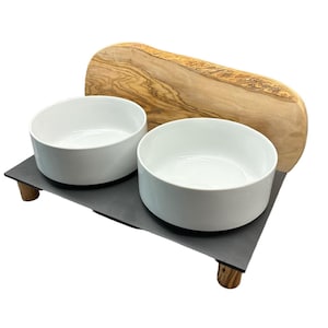 Futternapf Futterstation Fressnapf MOUNTAIN runde Füße (2 x 0,9 Liter Porzellanschale) aus Olivenholz mit Gravur
