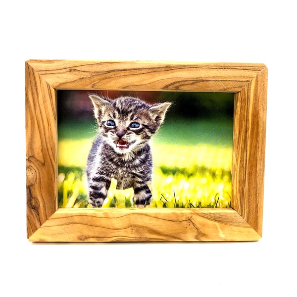 With engraving: picture frame in landscape format for pictures 15 x 10 cm, olive wood