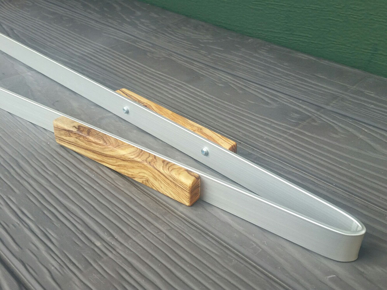 Schiaccianoci a pinza - D'olivo - Oggetti in legno di olivo artigianali