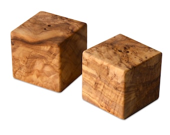 Zout- en peperstrooierset "CUBES" gemaakt van olijfhout