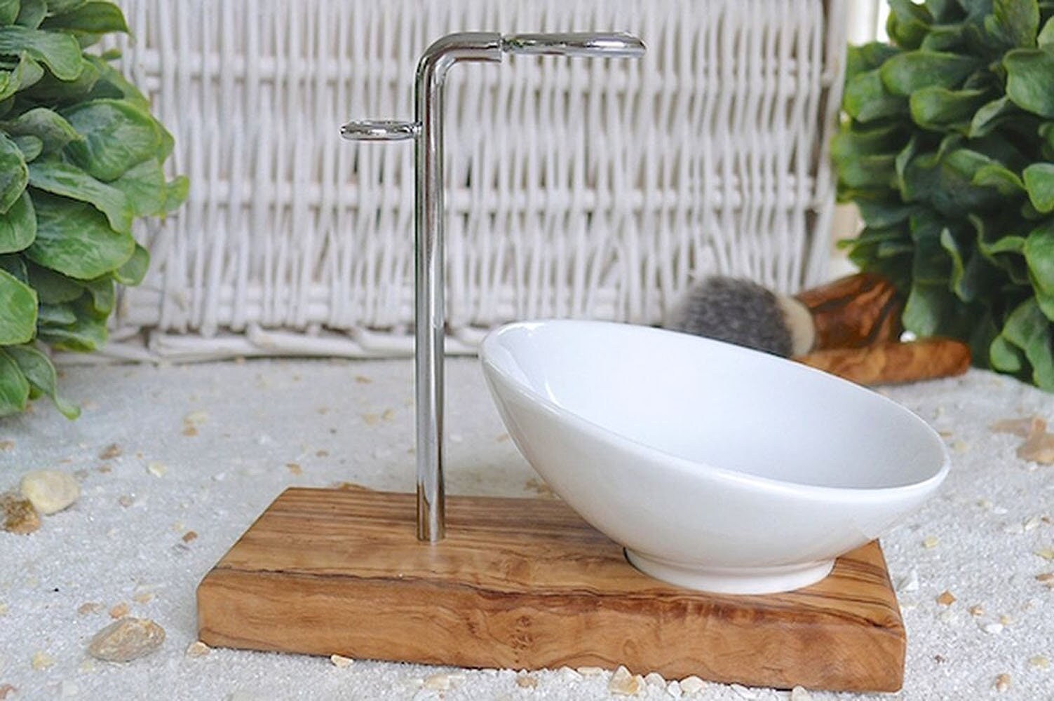 Shaving stand and shaving brush holder KLASSIK PLUS made of olive wood with inclined porcelain bowl