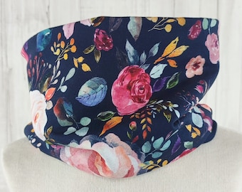 Boucle avec un motif floral magique sur bleu foncé, écharpe pour filles et enfants