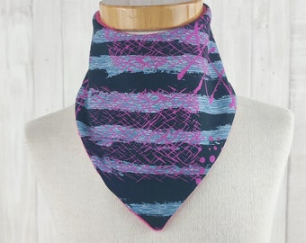 Triangular scarf for little girls made of jersey and fleece, black gray pink, patterned with stripes and dots