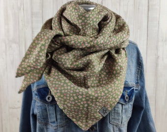 Triangular shawl made of muslin in light green with a floral pattern, XXL mother's towel