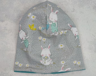 Häschen und Gänseblümchen, niedliche Beanie für kleine Mädchen, Kindermütze aus Jersey, Größe ca. 44 bis 48 cm Kopfumfang