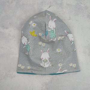 Häschen und Gänseblümchen, niedliche Beanie für kleine Mädchen, Kindermütze aus Jersey, Größe ca. 48 bis 54 cm Kopfumfang Bild 3