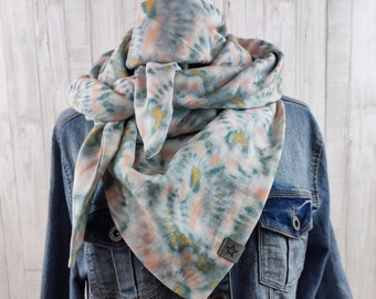 Women's triangular muslin scarf, multicolored batik pattern scarf, sage mustard beige, XXL cotton scarf, mommy scarf