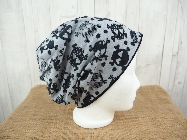 Beanie Totenköpfe, Damen und große Mädchen, Jersey Totenkopf Skulls Skull Herzen, grau schwarz, Größe ca. 54 bis 58 cm Kopfumfang Bild 1